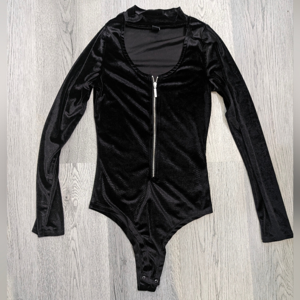 Streetwear Society Black Velvet Zip Front Choker Bodysuit Large Goth